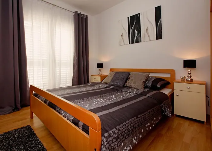 Seaside Family Friendly House With A Swimming Pool Vela Luka, Korcula - 12289 Holiday home Vela Luka